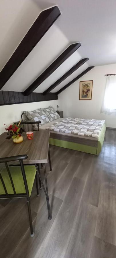- Vinny Sklipek Apartment Jevisovka