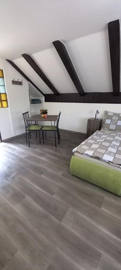- Vinny Sklipek Apartment